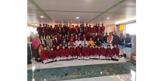 Robot Wallah ने सरस्वती विद्या मंदिर के विधार्थियों को दी AI और रोबोटिक्स की जानकारी